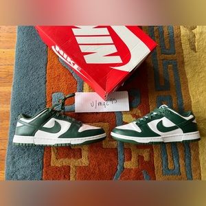 Nike dunk low Michigan state Sz 10